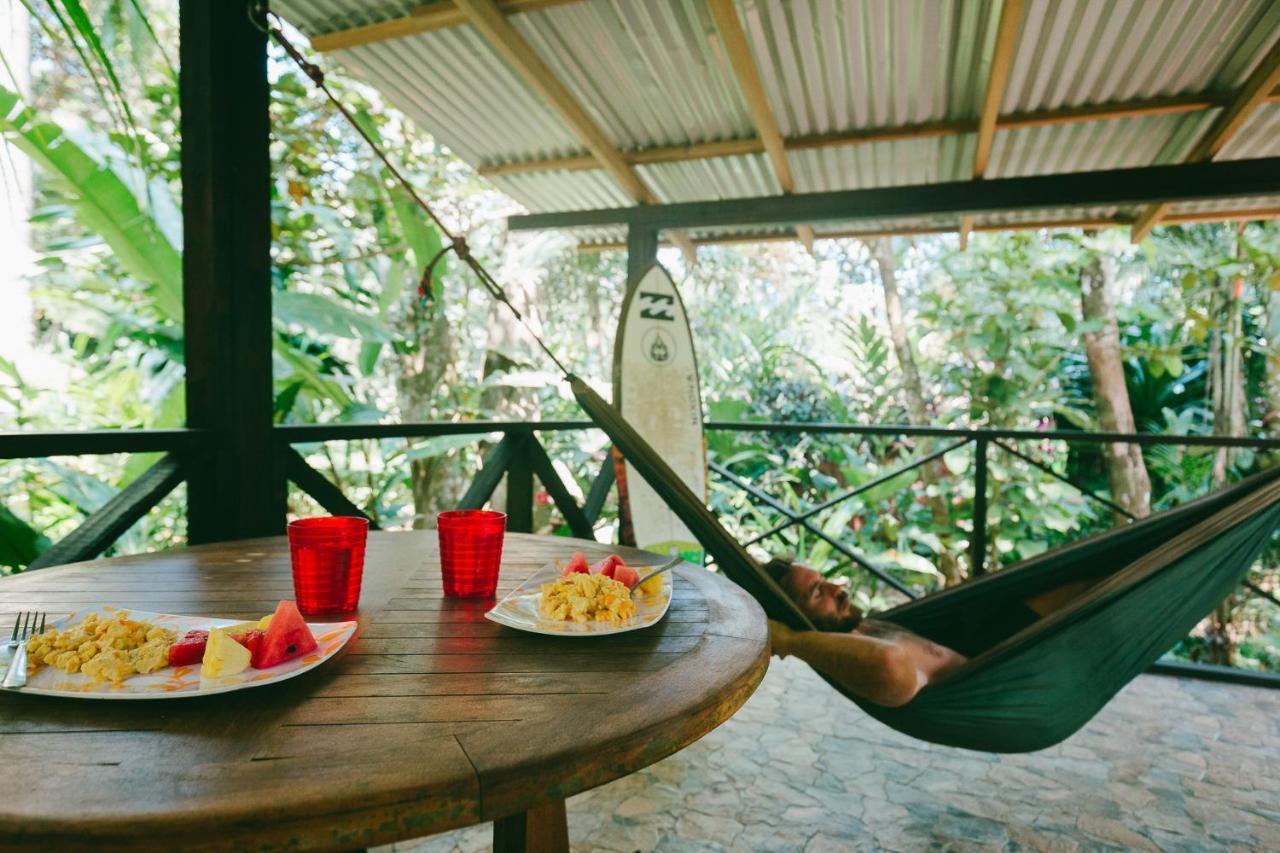 Red Frog Bungalows Surf Resort Бастиментос Экстерьер фото